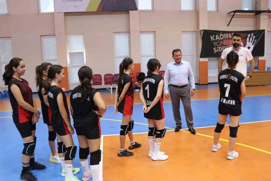 Yusuf Dikeç Kayserili Sporculara Rol Model Oldu