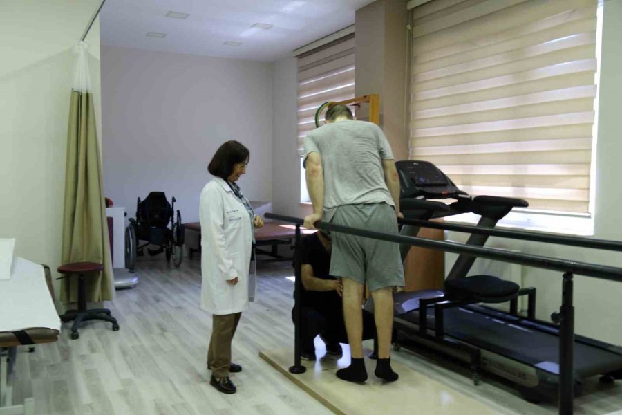 İngiltere’de Kaybettiği Yürüme Kabiliyetini Eskişehir’de Kazanmaya Başladı