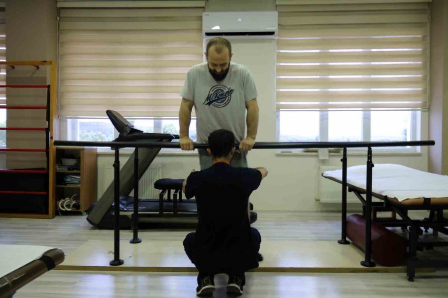 İngiltere’de Kaybettiği Yürüme Kabiliyetini Eskişehir’de Kazanmaya Başladı