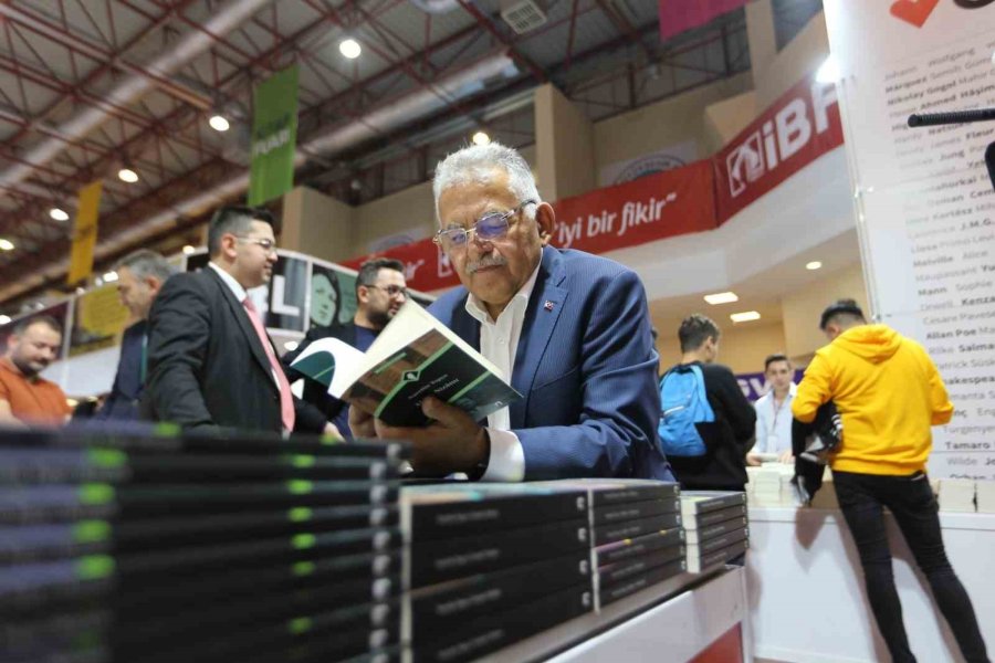 Başkan Büyükkılıç’tan Dünya Kitapseverler Günü’nde 7. Kayseri Kitap Fuarı Müjdesi