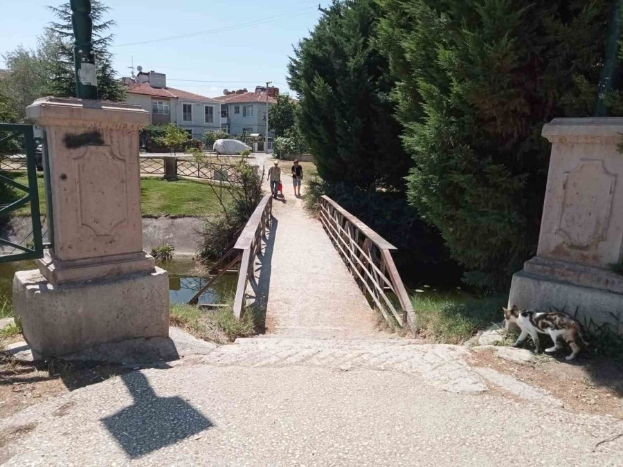 Kanlıkavak Park’ındaki Eski Köprü Vatandaşları Endişelendiriyor