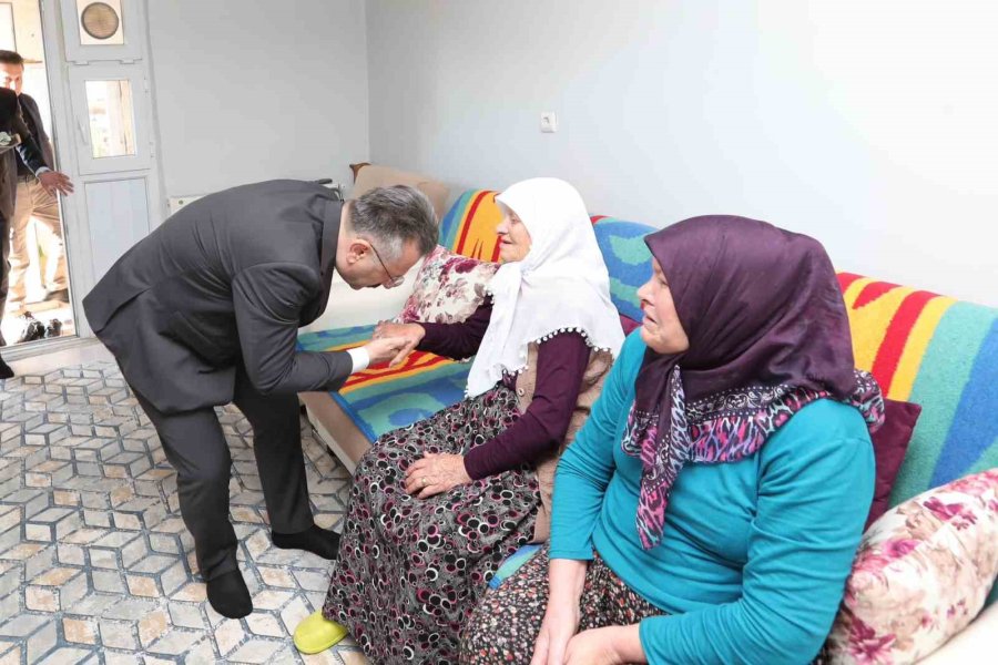 Vali Aksoy Şehit Ailesine Ziyarette Bulundu