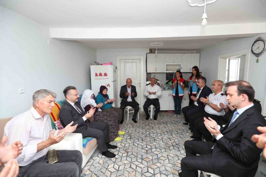 Vali Aksoy Şehit Ailesine Ziyarette Bulundu