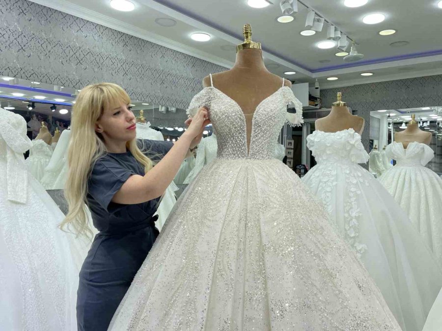 Düğün Sezonu Hareketlenince Gelinlik Satışları Da Arttı