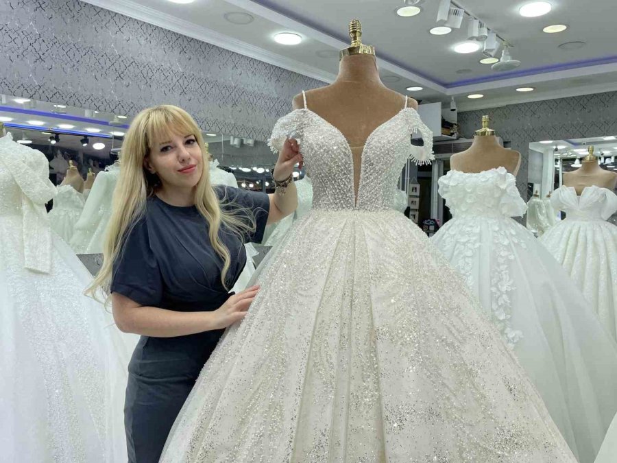 Düğün Sezonu Hareketlenince Gelinlik Satışları Da Arttı