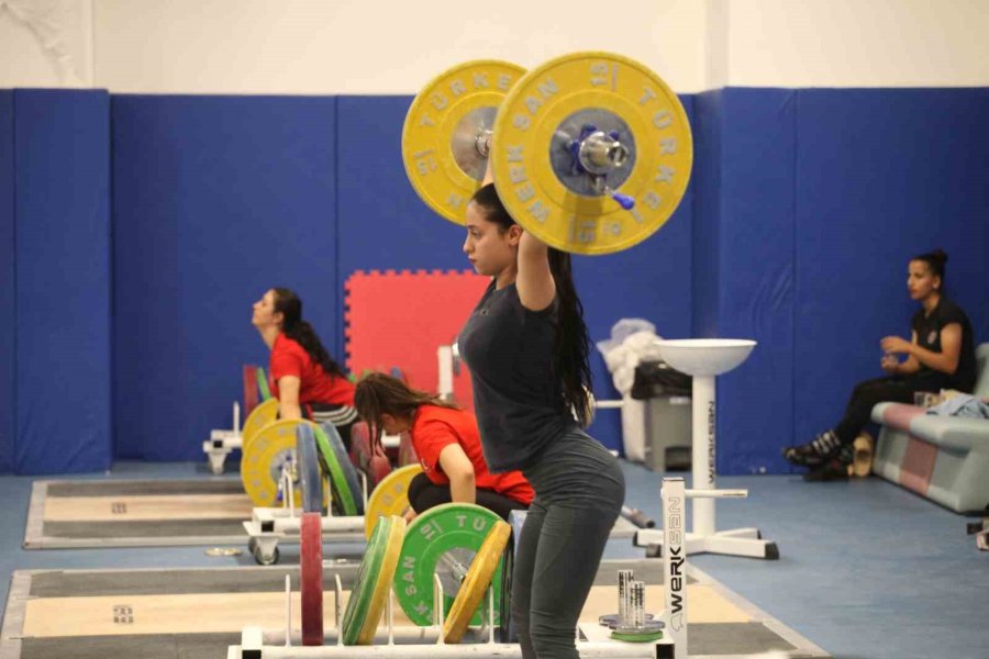 Genç Milli Haltercilerin Tek Hedefi 2028 Olimpiyatları
