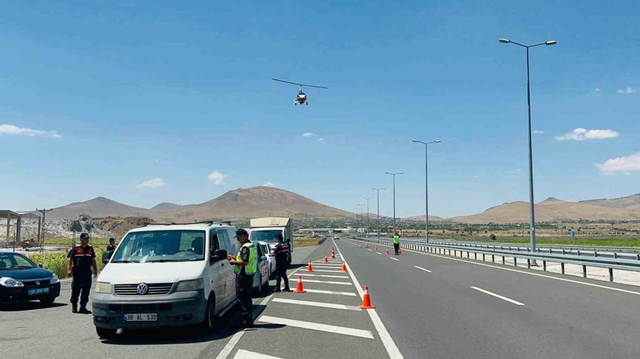 Kayseri Jandarmasından Cayrokopter Destekli Trafik Denetimi