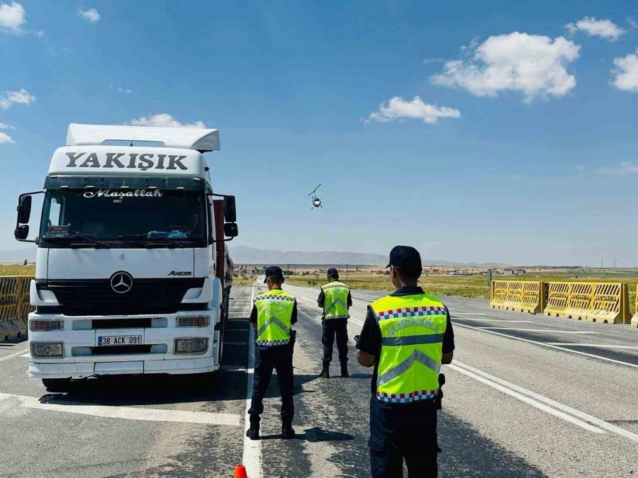 Kayseri Jandarmasından Cayrokopter Destekli Trafik Denetimi