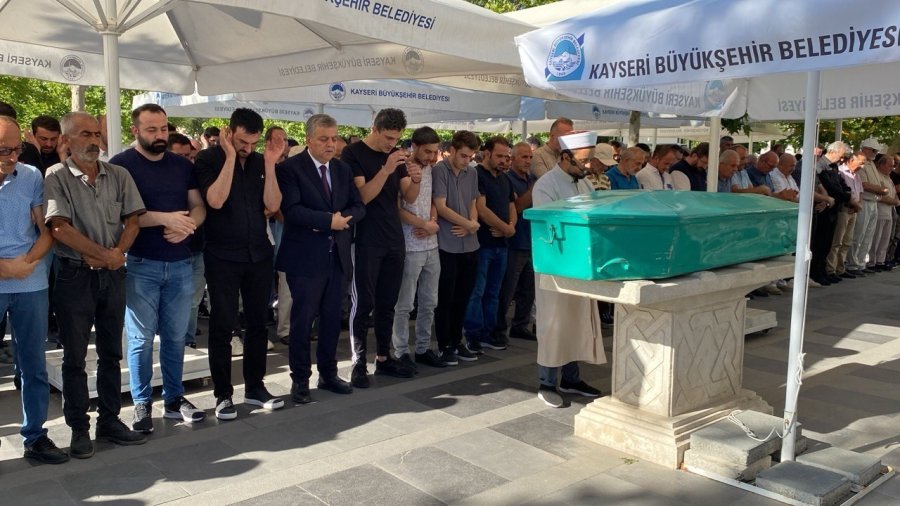 Sokak Ortasında Öldürülen Şahıs Toprağa Verildi