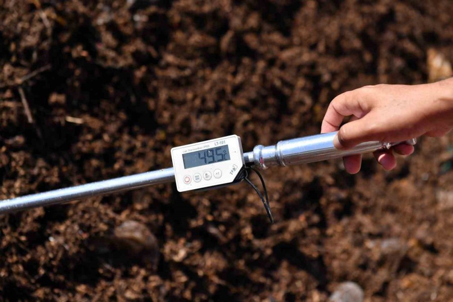 Organik Atıklar Kompost Ürüne Dönüşüyor