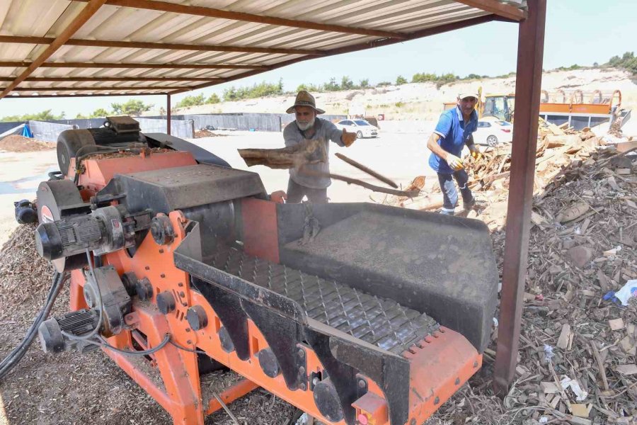 Organik Atıklar Kompost Ürüne Dönüşüyor