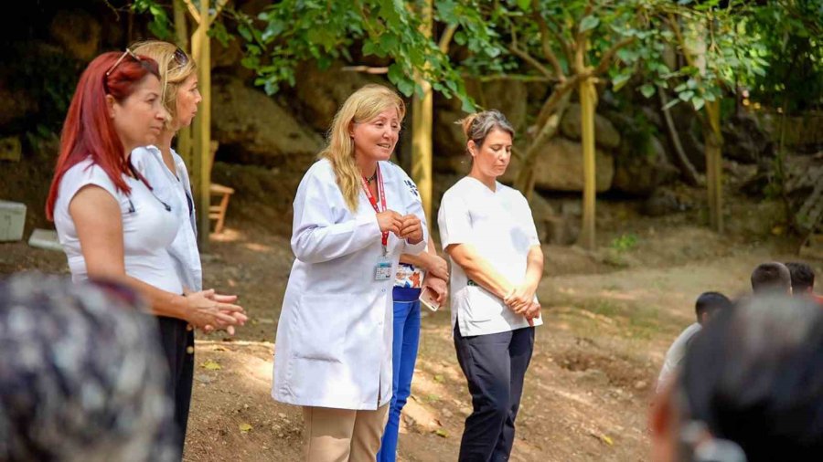 Tarsuslu Kadınlar Doğada Hem Spor Yaptı, Hem Uzmanlardan Eğitim Aldı