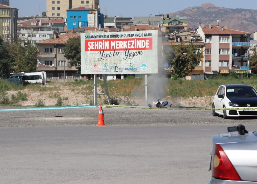 Ak Parti Binası Yakınındaki Şüpheli Çanta Fünye İle Patlatıldı