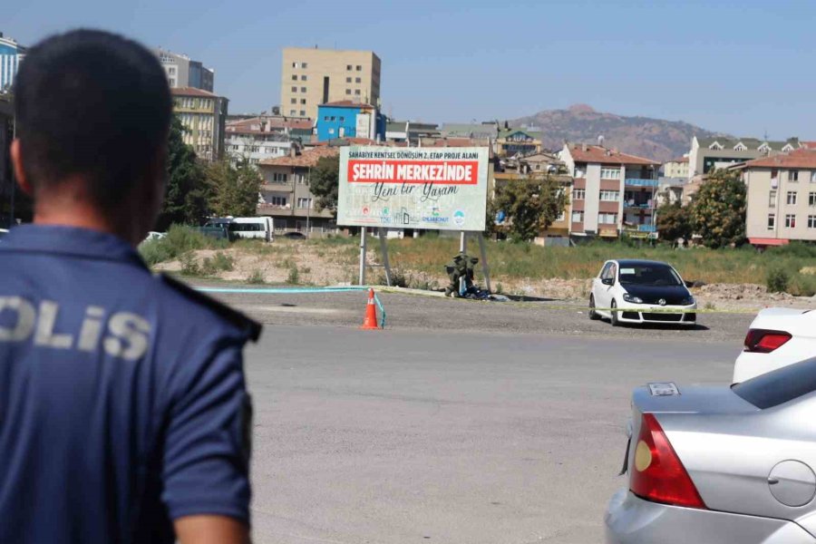 Ak Parti Binası Yakınındaki Şüpheli Çanta Fünye İle Patlatıldı