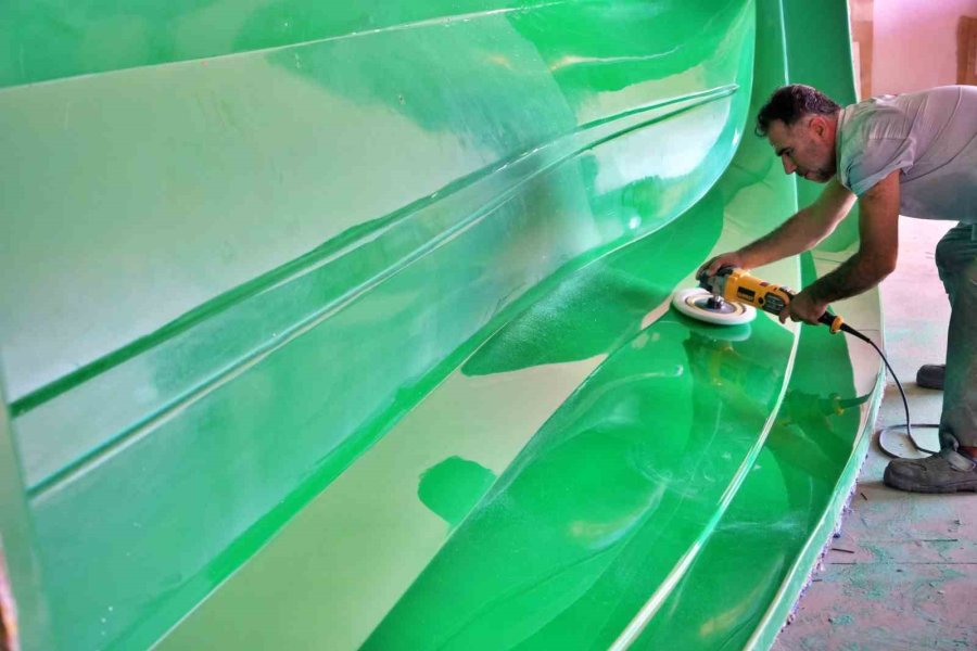 Bin 500 Metrekarelik Dükkanda Yaptığı En Ucuzu 450 Bin Tl Olan Teknelerle Dünyaya Açıldı