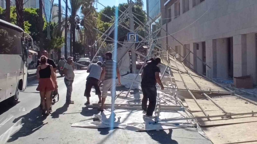 Tadilattaki Bankanın İskelesi Çöktü, Facianın Eşiğinden Dönüldü