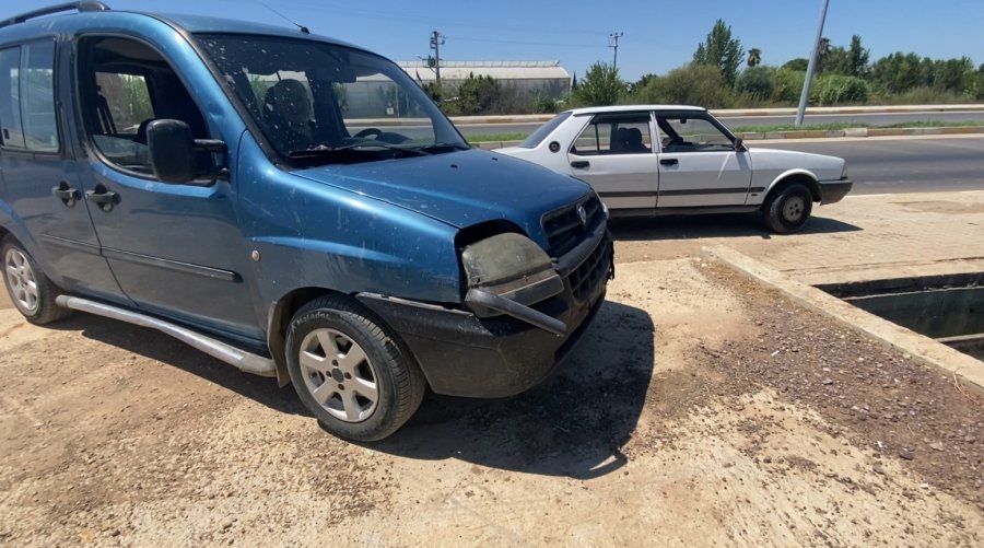 Şarampole Uçan Otomobildeki 2 Kişi Yaralı Olarak Kurtarıldı