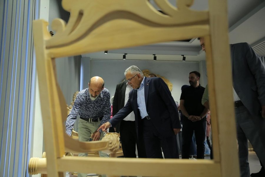 Başkan Büyükkılıç’tan Sanata Ve Sanatçıya Destek Sürüyor