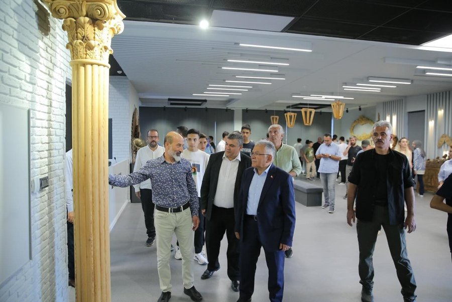 Başkan Büyükkılıç’tan Sanata Ve Sanatçıya Destek Sürüyor