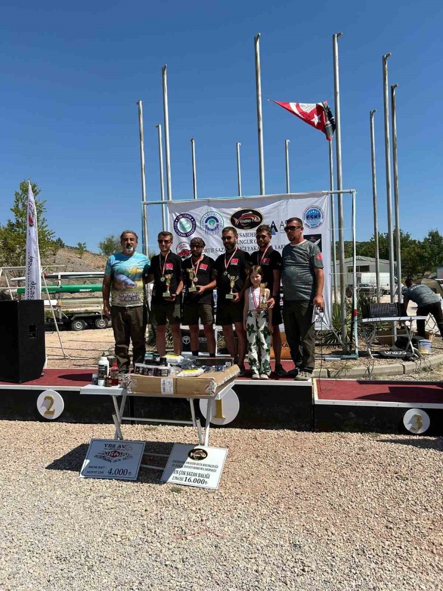 Eskişehir’de Düzenlenen Sazan Yakalama Yarışması Nefes Kesti