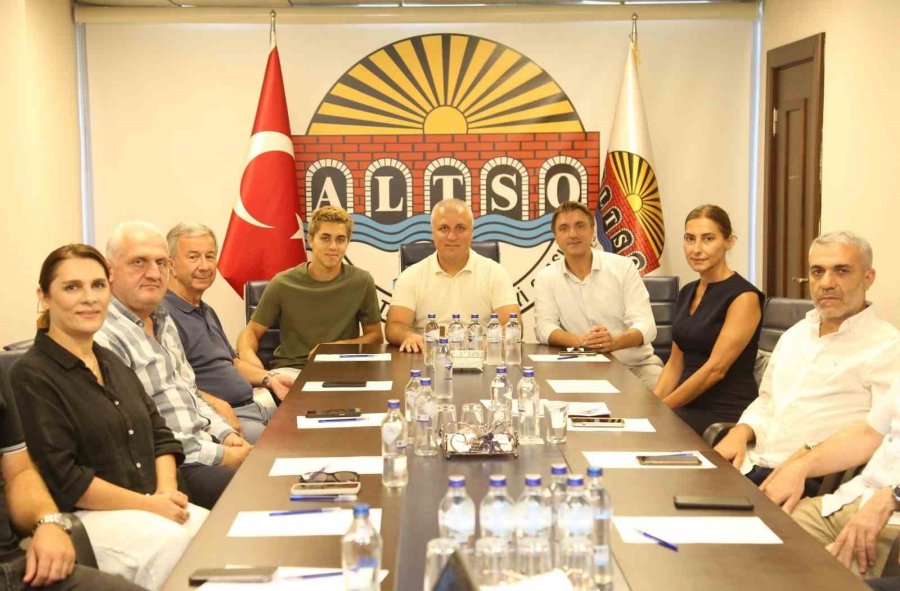 Eskrim Dünya Şampiyonundan Başkam Erdem’e Ziyaret