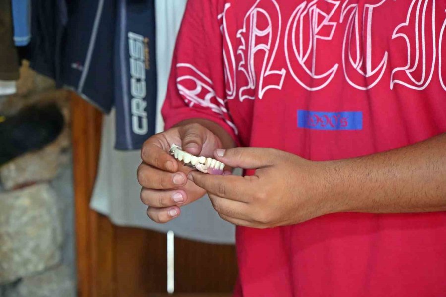 Denize Takma Dişini Düşüren Soluğu Onun Yanında Alıyor