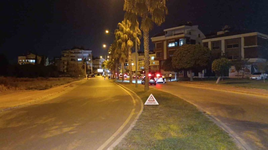 Uygulamadan Kaçıp Ters Yola Girdi, Sivil Polise Ve Yayaya Çarptı:3 Yaralı