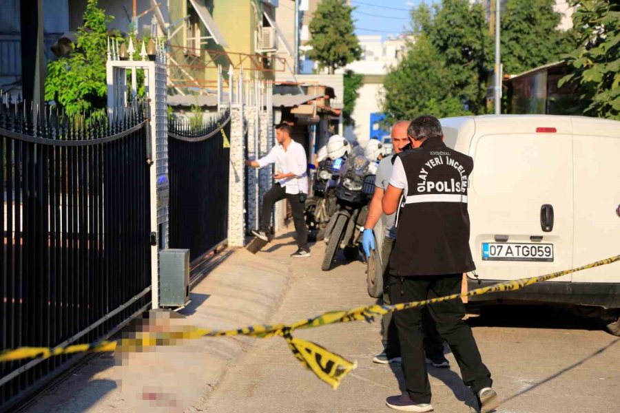 Kurşunu Biten Saldırganlar Çalışanlar Tarafından Darp Edildi