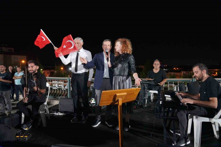 Zafer Bayramı Tepebaşı’nda Coşkuyla Kutlanıyor