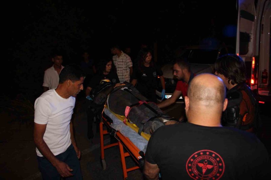 Otomobilin Sağından Geçemeye Çalışan Motosiklet Sürücüsü Yaralandı