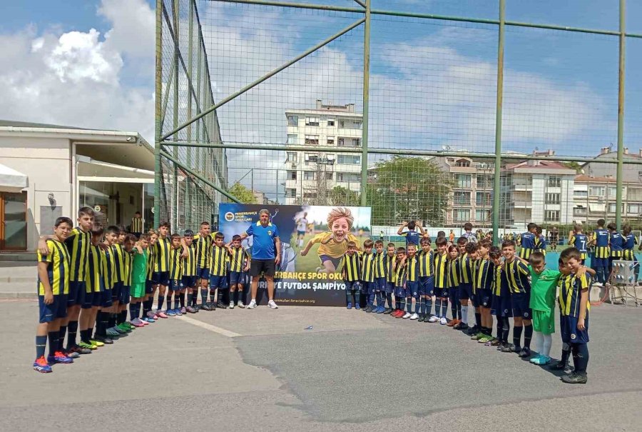 Manavgat Fenerbahçe Futbol Okulları, 12 Yaş Kategorisinde Türkiye 3.sü Oldu