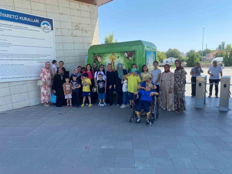 Özel Öğrenciler, Hayvanat Bahçesi Ve Bilim Merkezi’nde Doyasıya Eğlendi