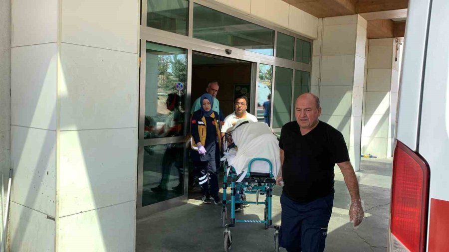 Otomobil Şarampole Takla Attı: 2’si Ağır 3 Yaralı