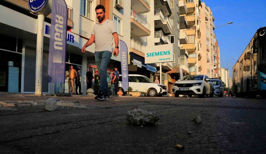 Antalya’da Bir İşyeri Kurşunlandı, Yol Savaş Alanına Döndü