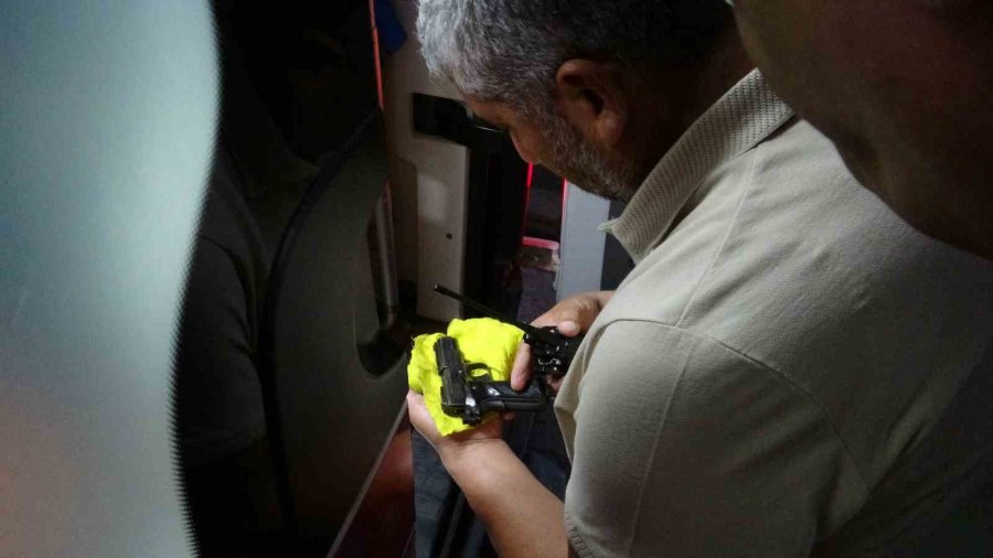 Arbede Sırasında Elindeki Silahtan Çıkan Kurşunla Kendini Yaraladı