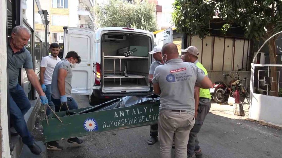 Aşçı Çalıştığı Mutfakta Kanlar İçerisinde Bulundu