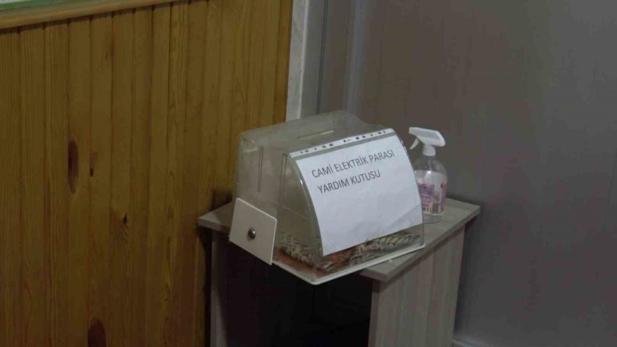 Camide Çalacak Bir Şey Bulamayınca Güvenlik Kamera Sistemini Çaldı