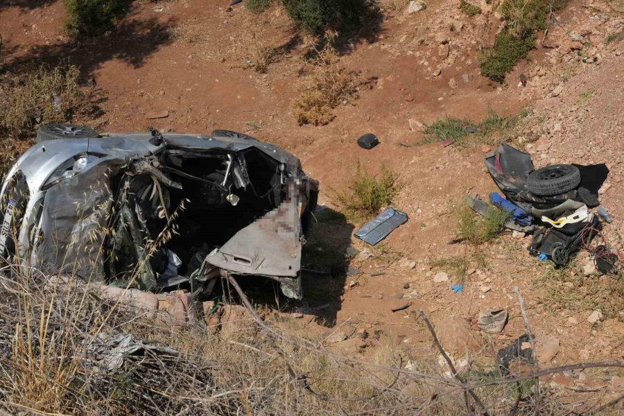 Takla Atan Araçtaki Sürücü, Kendisini Kurtarmak İsteyenlerden Helallik İstedikten Sonra Hayatını Kaybetti