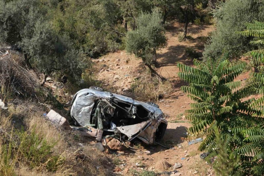 Takla Atan Araçtaki Sürücü, Kendisini Kurtarmak İsteyenlerden Helallik İstedikten Sonra Hayatını Kaybetti