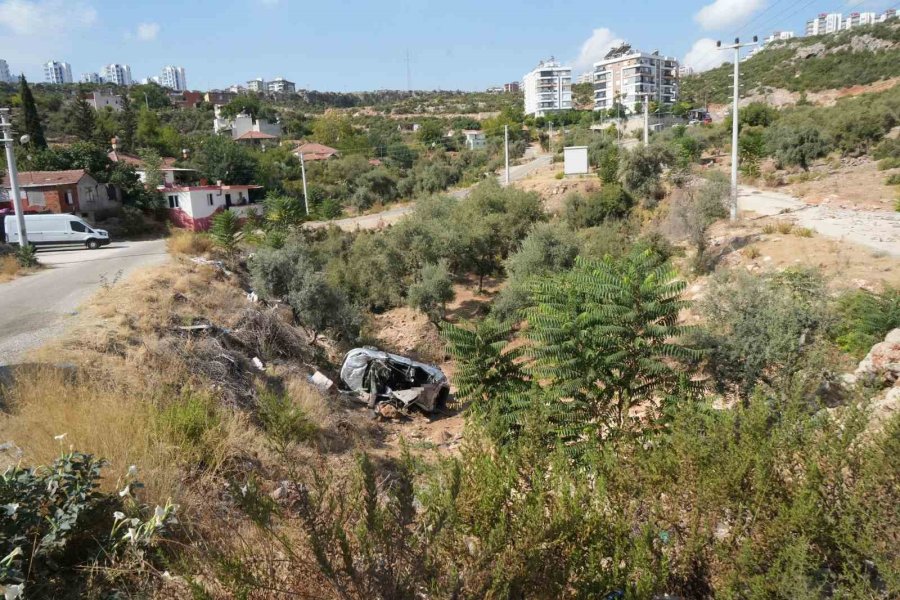 Takla Atan Araçtaki Sürücü, Kendisini Kurtarmak İsteyenlerden Helallik İstedikten Sonra Hayatını Kaybetti