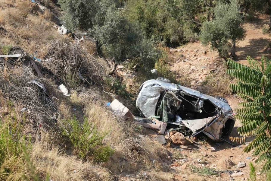 Takla Atan Araçtaki Sürücü, Kendisini Kurtarmak İsteyenlerden Helallik İstedikten Sonra Hayatını Kaybetti