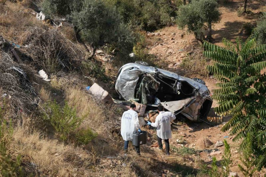 Takla Atan Araçtaki Sürücü, Kendisini Kurtarmak İsteyenlerden Helallik İstedikten Sonra Hayatını Kaybetti