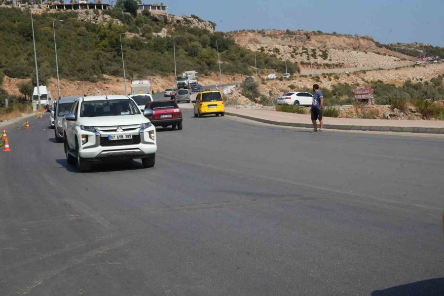 Takla Atan Araçtaki Sürücü, Kendisini Kurtarmak İsteyenlerden Helallik İstedikten Sonra Hayatını Kaybetti