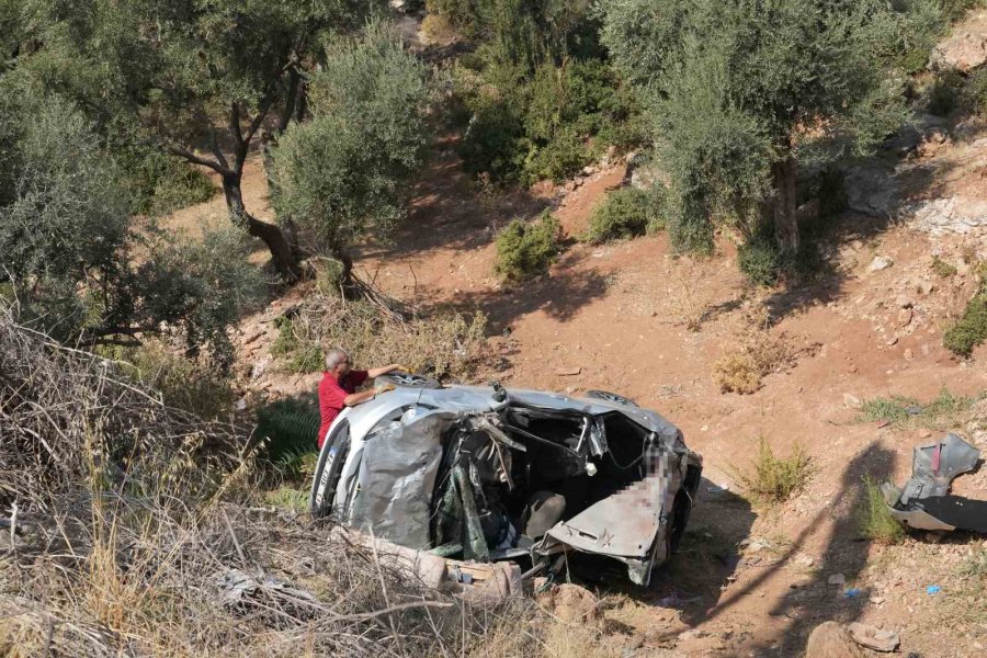 Takla Atan Araçtaki Sürücü, Kendisini Kurtarmak İsteyenlerden Helallik İstedikten Sonra Hayatını Kaybetti