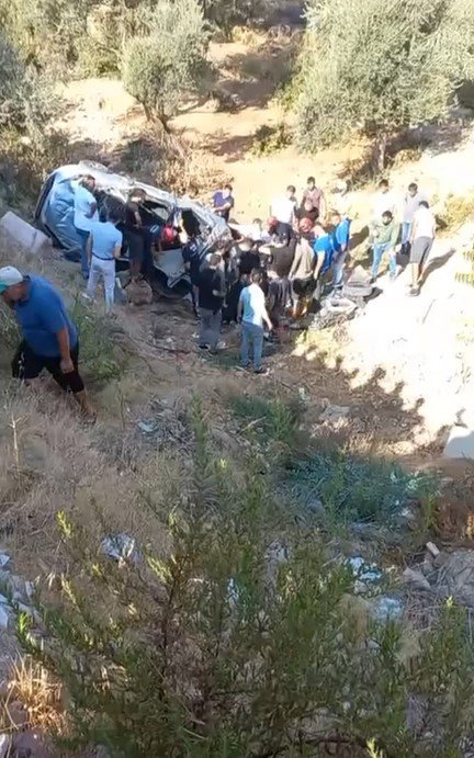 Takla Atan Araçtaki Sürücü, Kendisini Kurtarmak İsteyenlerden Helallik İstedikten Sonra Hayatını Kaybetti