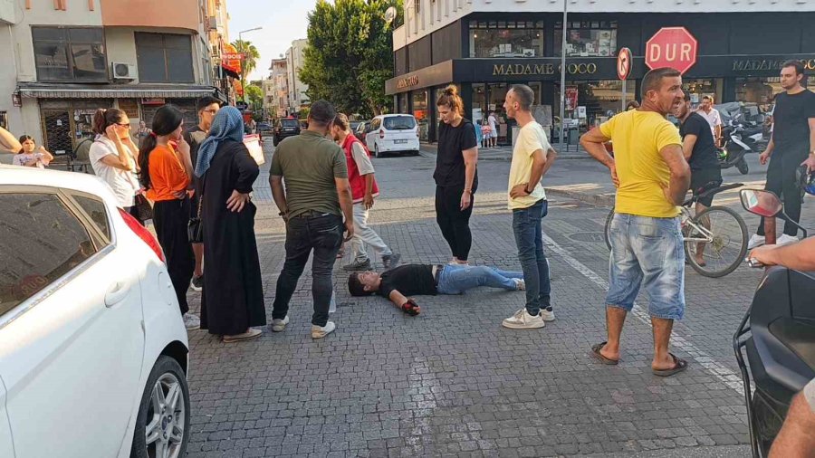 Kazaya Gelen Ambulans Kaza Yaptı, Sağlıkçılar Olay Yerine Yaya Olarak Geldi