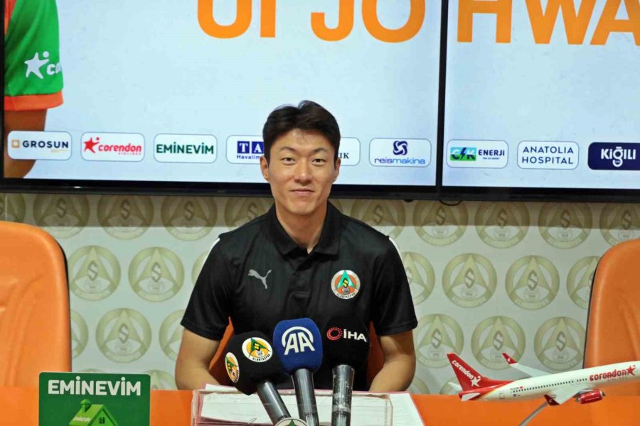 Alanyaspor’da Yeni Transfer Hwang İçin İmza Töreni Düzenlendi