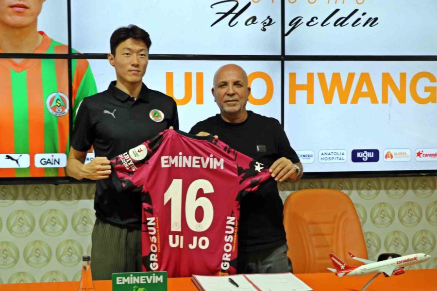 Alanyaspor’da Yeni Transfer Hwang İçin İmza Töreni Düzenlendi