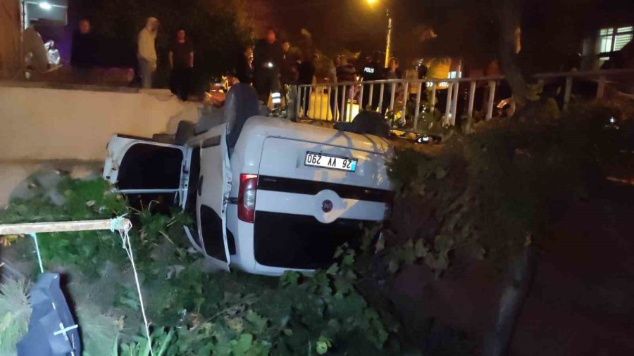 Alkollü Sürücü Aracıyla Apartmanın Bahçesine Uçtu