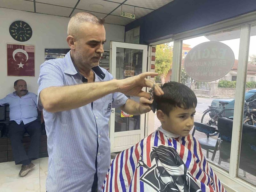 Okullar Açılırken Tıraş Olma Kültürü Her Geçen Yıl Daha Da Yok Oluyor